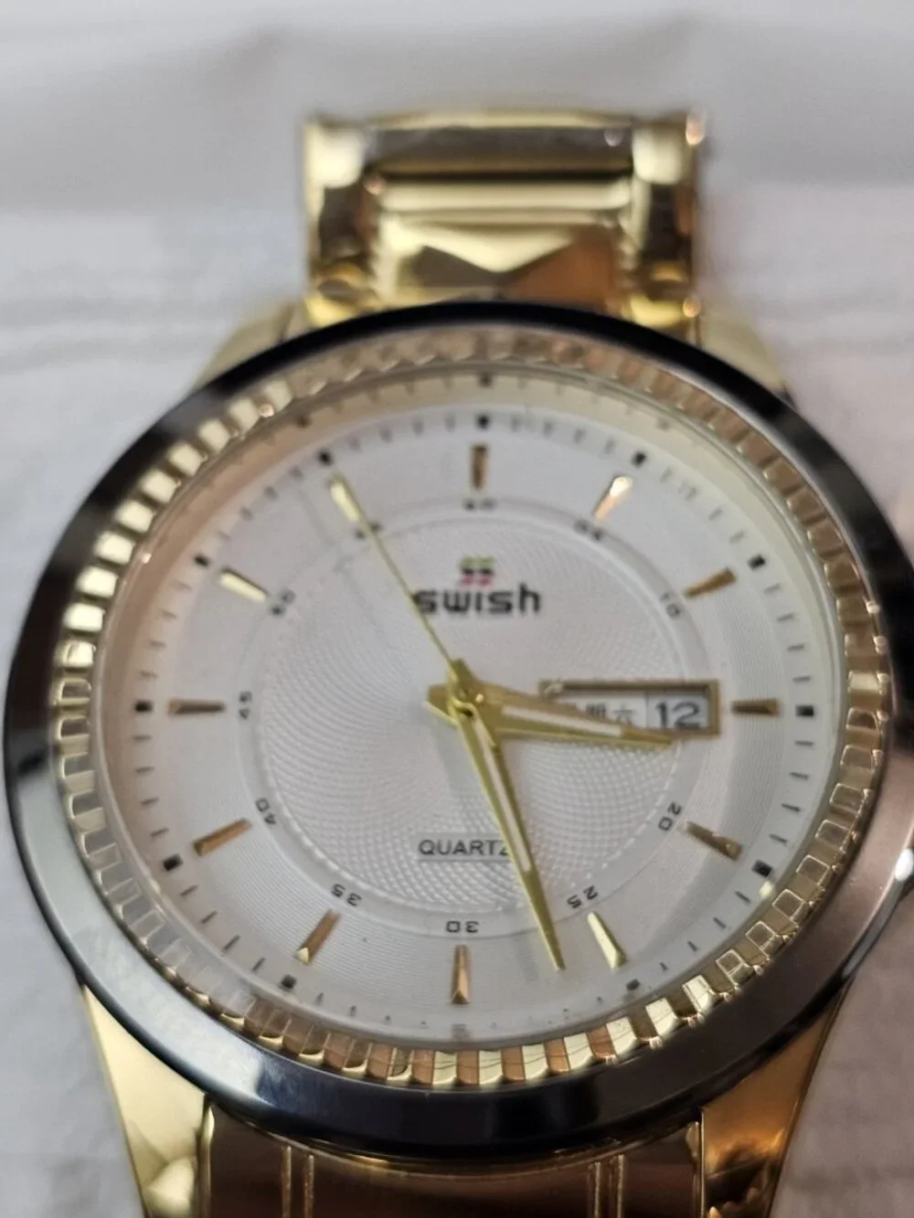 Swish NO#SW2330G Mens Gold Tone Stainless Steel Analog Watch 3ATM Water Resistan